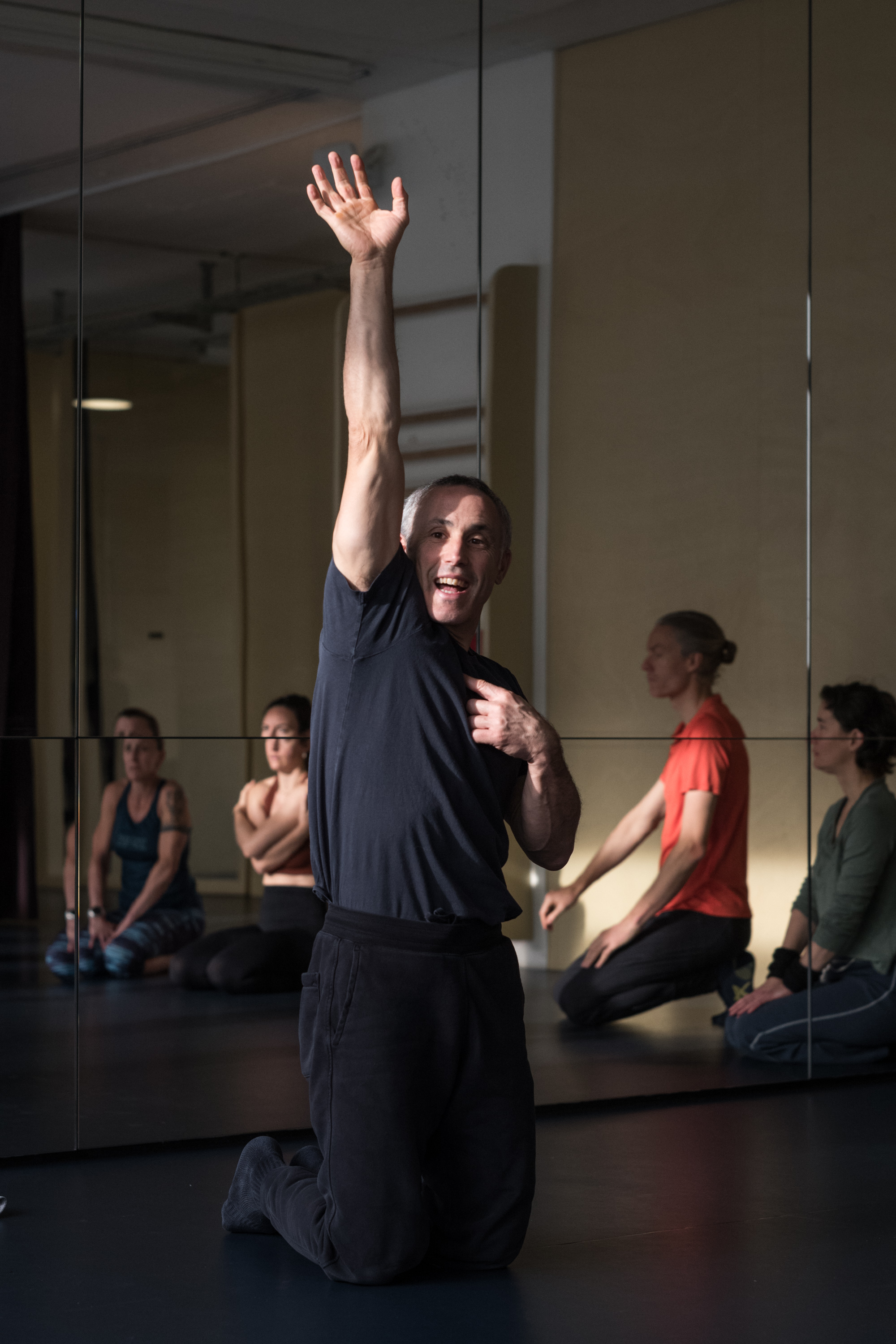 Yuval teaching a handstand workshop