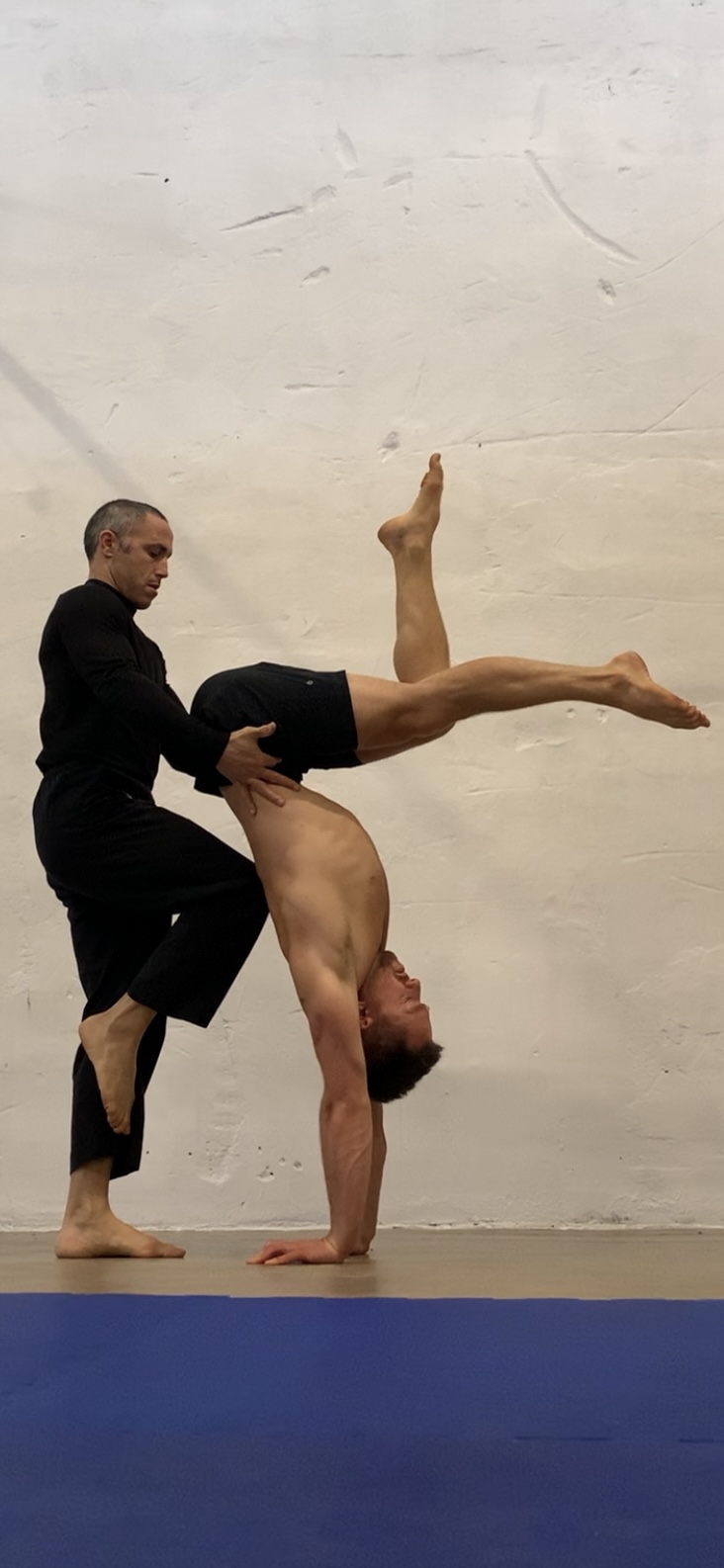 Teaching and spotting during workshop